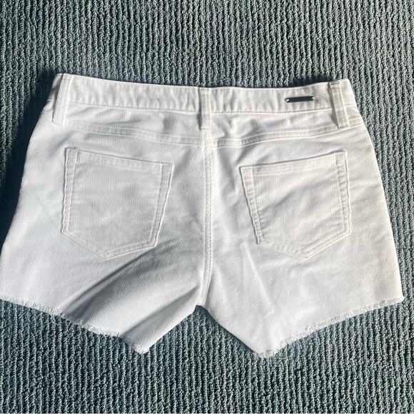Carve Designs Oahu Corduroy short in color Cloud (ivory) size 0 worn once - Picture 3 of 6
